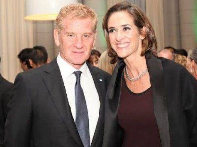 Las partuzas de De Narv�ez con modelos vip mientras su mujer hace de espectadora