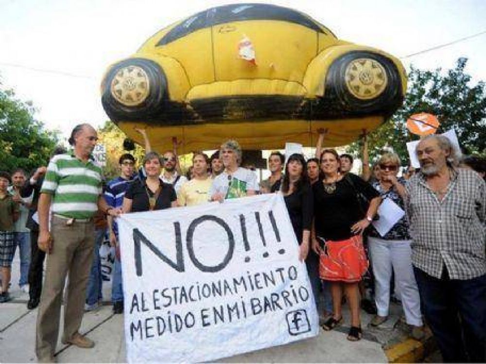 Estacionamiento medido: �El D�a miente y la se�ora Sturzenegger tambi�n�, afirman los vecinos