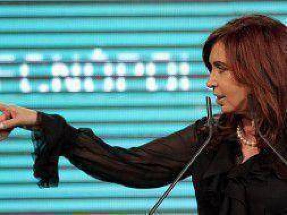 Cristina realiza anuncios sobre "pol�ticas sociales" en Tecn�polis