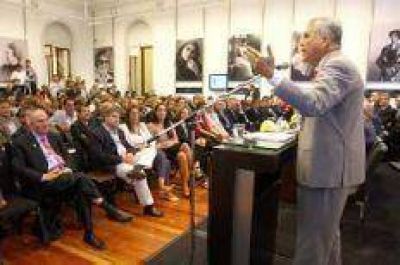 De Vido: "Vale violent� la seguridad jur�dica y las leyes de Argentina"
