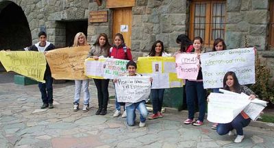 Alumnos del CEM 45 se entrevistaron con la intendente interina
