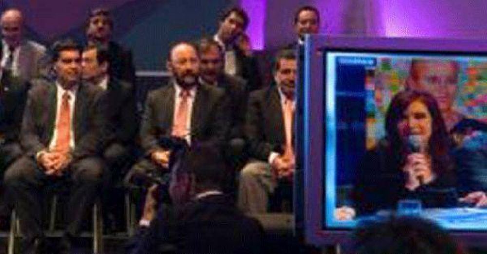 El gobernador estuvo con Cristina en el anunci� del "Plan Argentina Trabaja" para Mujeres