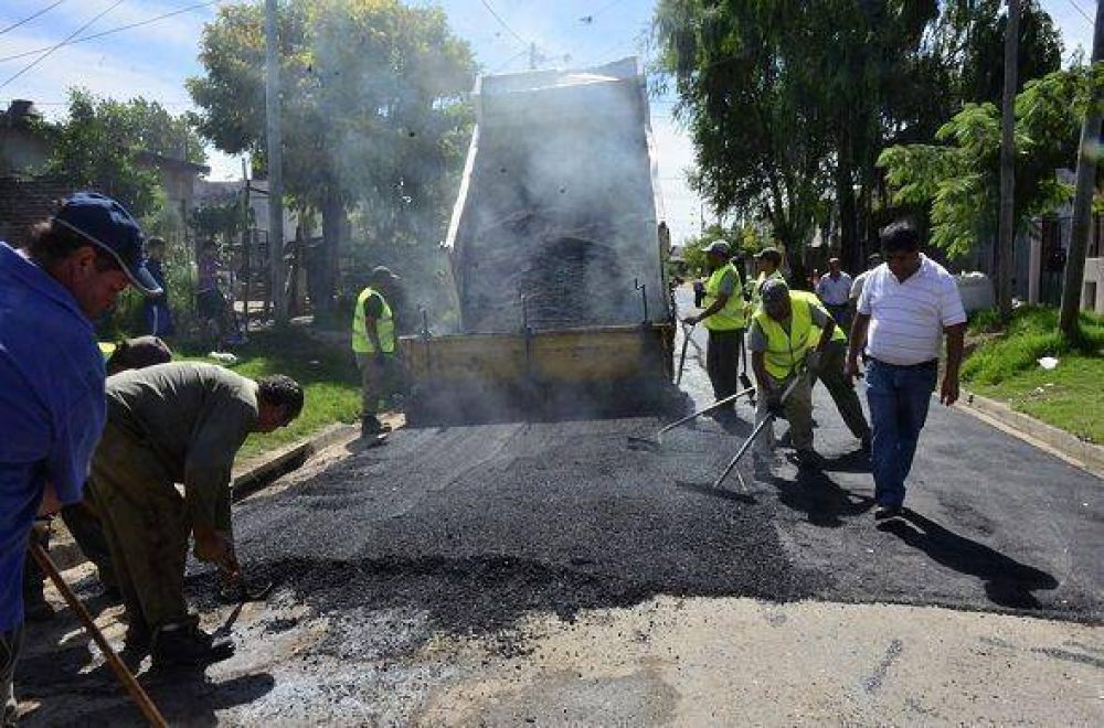 Repavimentaci�n en los barrios Hardoy, La Paz y H�roes de Malvinas