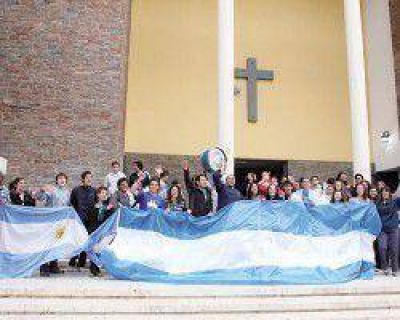San Juan se uni� fervoroso al grito de �Viva Francisco I�