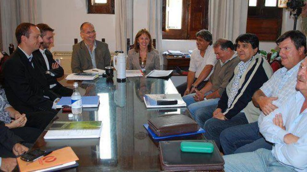 Paran�: el Ejecutivo Municipal ofreci� el 22% a empleados	 