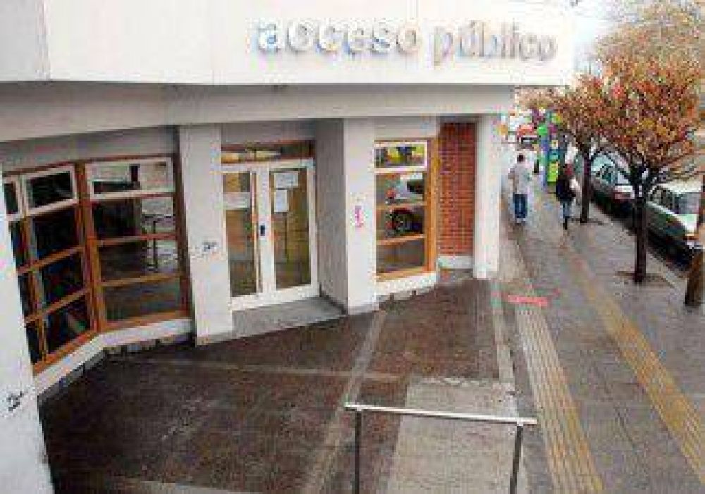 Atropell� a un motociclista y luego fue armado a buscarlo al hospital 