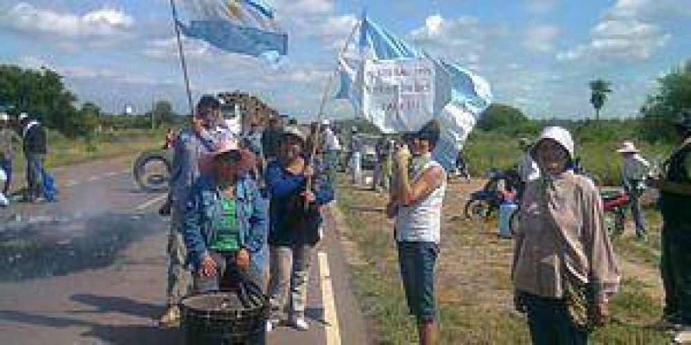 Ibarreta: Sigue el corte de Ruta en reclamo de agua