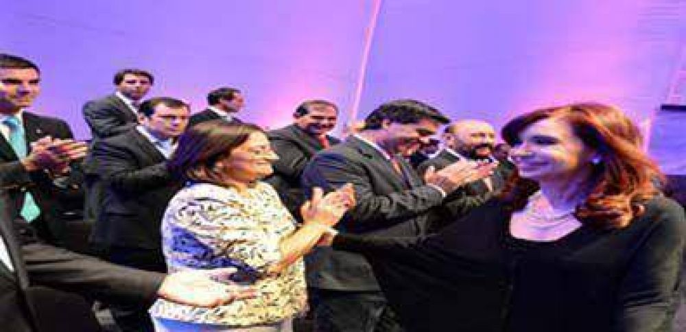 Insfran con la presidenta en acto por la profundizaci�n de la inclusi�n social