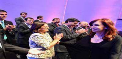 Insfran con la presidenta en acto por la profundizaci�n de la inclusi�n social