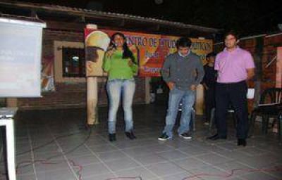 El voto desde los 16 a�os tratado en un encuentro con estudiantes secundarios