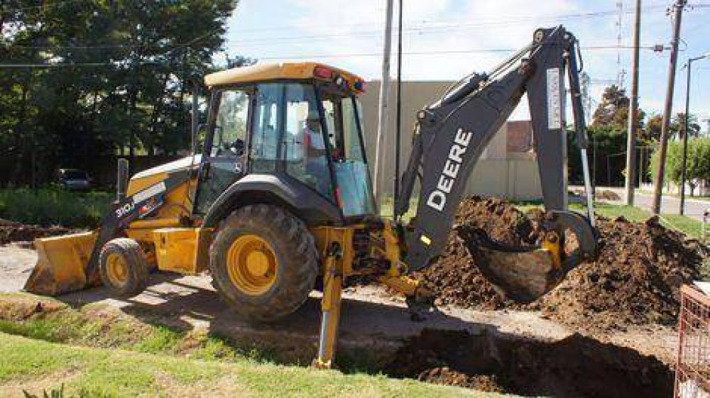 Comenz� la construcci�n de 14 cuadras de cord�n cuneta y piedra caliza 