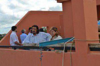 Ministro Gonz�lez recorri� obra de refacci�n de futuro edificio de Polic�a Cient�fica