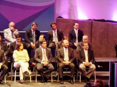 Nuevo plan social y aumentos que favorecen a mujeres y a Corrientes