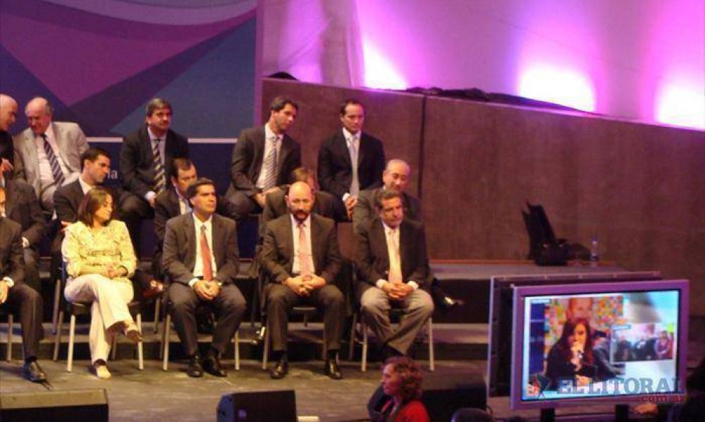 Cristina puso a Camau en el palco de gobernadores K