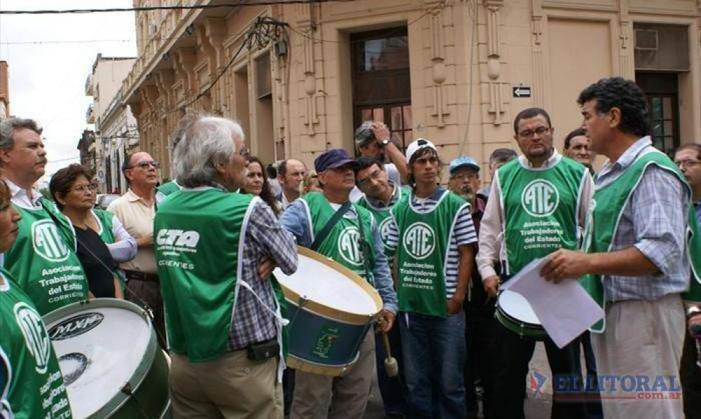 Se demora el anuncio salarial y gremios alistan un plan de lucha