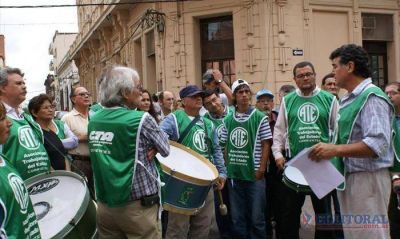 Se demora el anuncio salarial y gremios alistan un plan de lucha