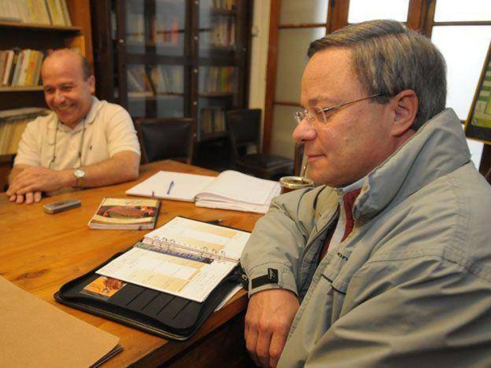 Los jesuitas mendocinos aseguraron estar "sorprendidos" por la elecci�n de Bergoglio