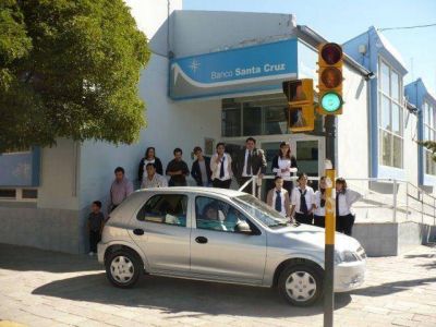 El Banco Santa Cruz entreg� auto 0km