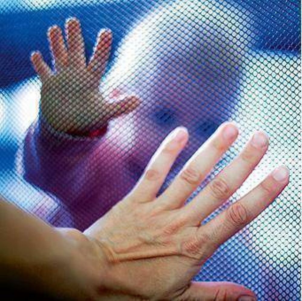 Un juez permiti� que madre adicta entregue su hijo a una familia adoptiva