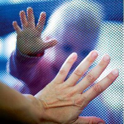 Un juez permiti� que madre adicta entregue su hijo a una familia adoptiva