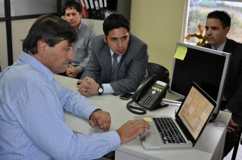 Juan Munaf� se reuni� con el secretario de Hacienda de R�o Grande, Federico Runin