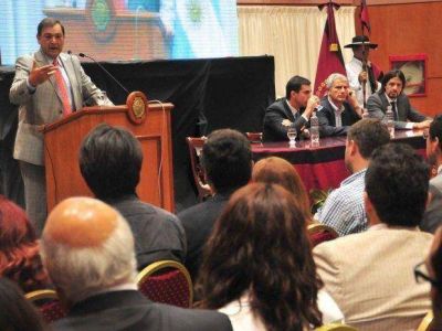 Con halagos mutuos, Urtubey e Isa lanzaron la campa�a