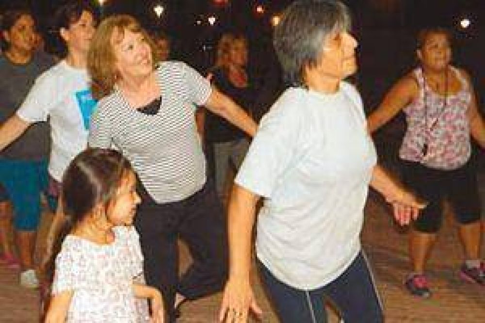 Con gran �xito volvieron las Caminatas y las Plazas Saludables a los barrios