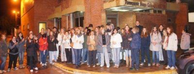 Docentes de Tornquist elaboraron un petitorio y marcharon por calles de la ciudad
