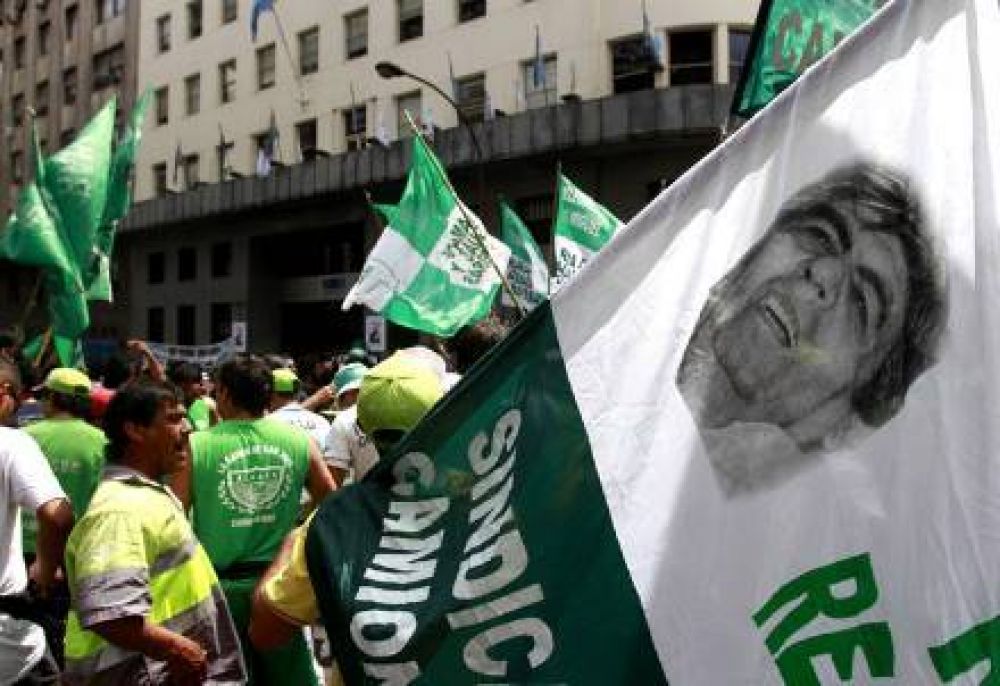Comenzaron los cortes por la marcha de Micheli y Moyano