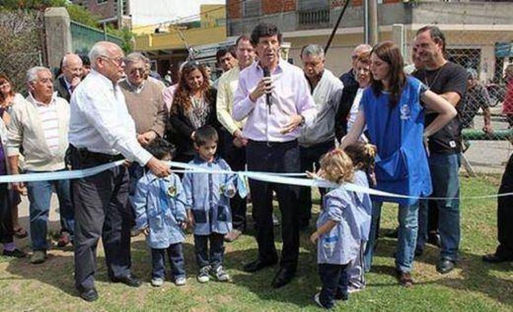 Posse inaugur� una nueva plaza en Boulogne
