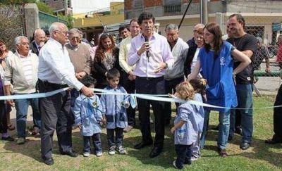Posse inaugur� una nueva plaza en Boulogne