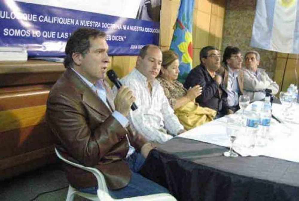 EL SENADOR PALLARES CON MASSISTAS EN LA CAMARA DE COMERCIO DE ESTEBAN ECHEVERRIA