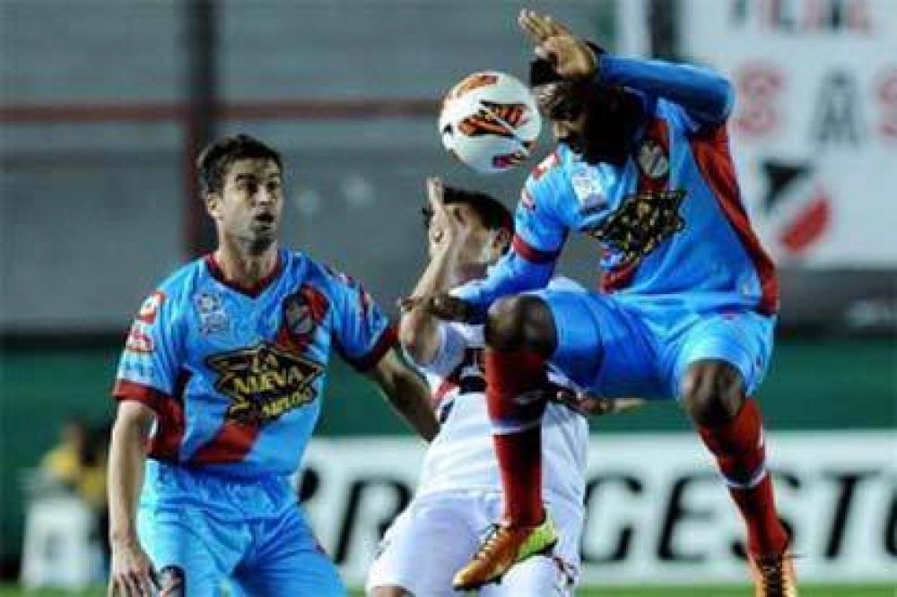 Arsenal le gan� a San Pablo en Sarand� y sue�a con los octavos
