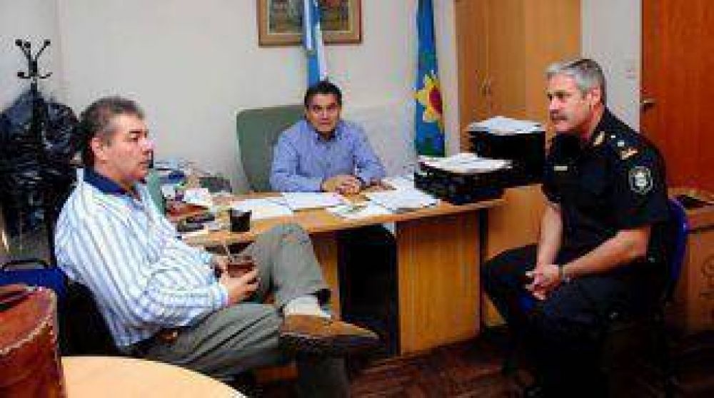 El Intendente recibi� al nuevo Jefe Departamental de Quilmes