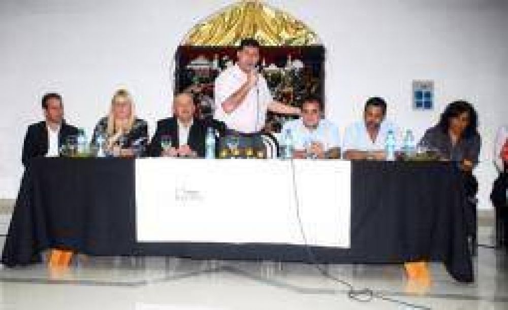 Al ponderar a Beder, su vice le reclam� por m�s recursos a la Naci�n