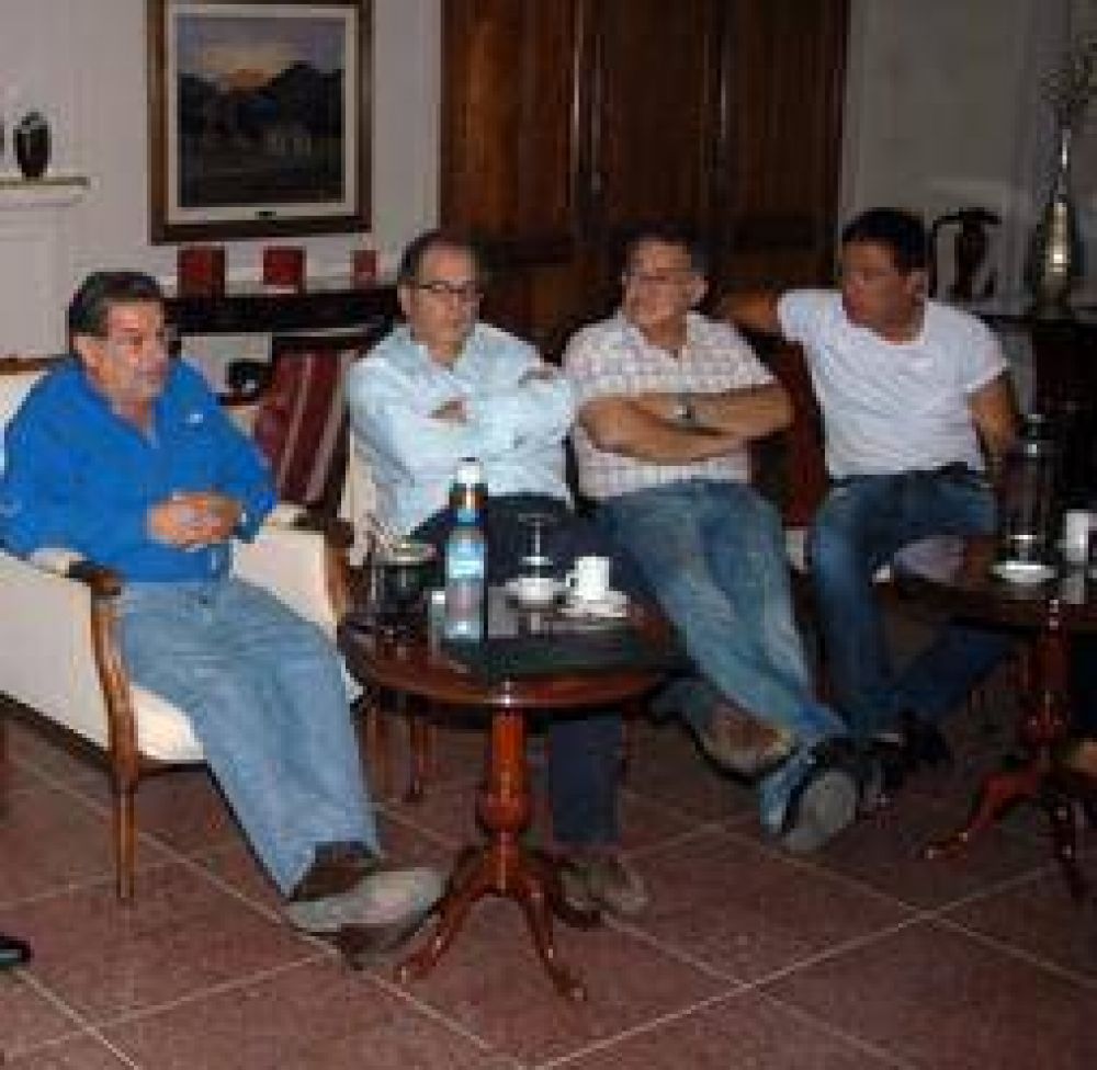 Un bloque del PJ diezmado, le ratific� su apoyo a Beder Herrera