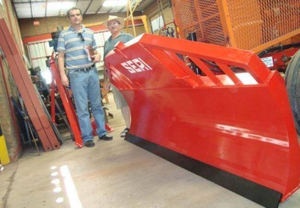 Maquinaria metalmec�nica chaque�a ya se vende en Angola