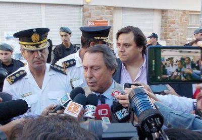 Familiares V�ctimas del Delito de Mar del Plata juntan firmas para que remuevan al Ministro de Seguridad , Ricardo Casal