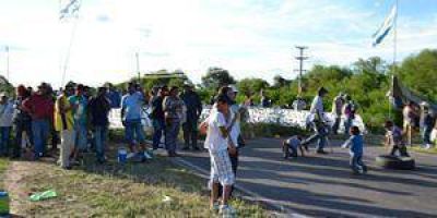 Se endurece el corte de Ruta en Ibarreta