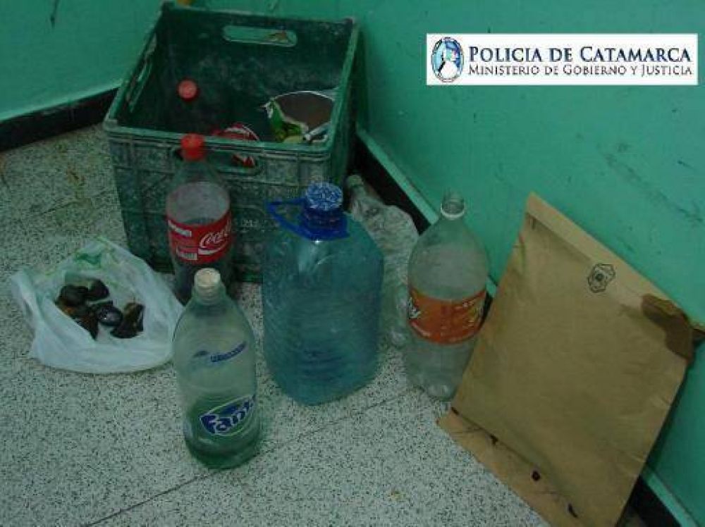 Secuestran botellas cargadas con combustible y estupefacientes