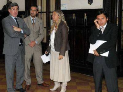 La sesi�n termin� en esc�ndalo