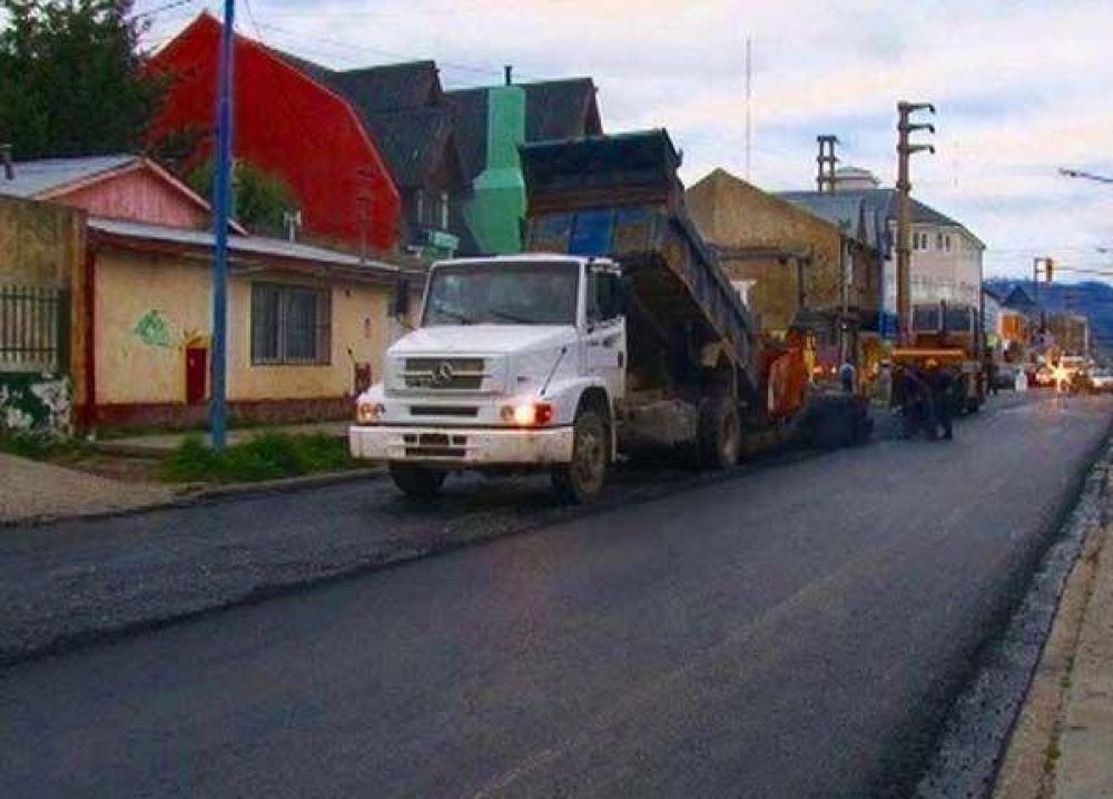 Obras P�blicas en Ushuaia: Avanza la repavimentaci�n de la calle Kuanip