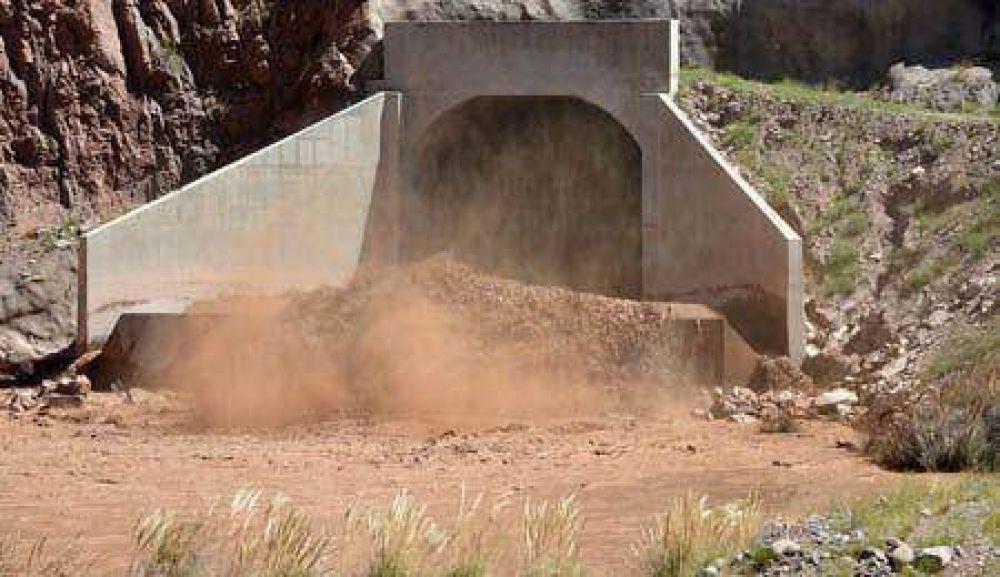 Limpieza en el Dique Potrerillos: recomendaciones para la poblaci�n