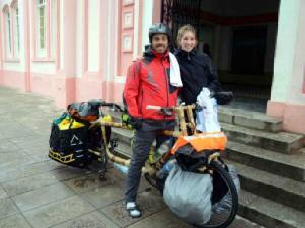 Unir�n Rosario y M�xico en una bicicleta de bamb�