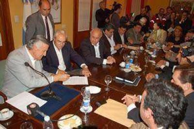 Invertir�n $100 millones en pavimentos en toda la provincia	