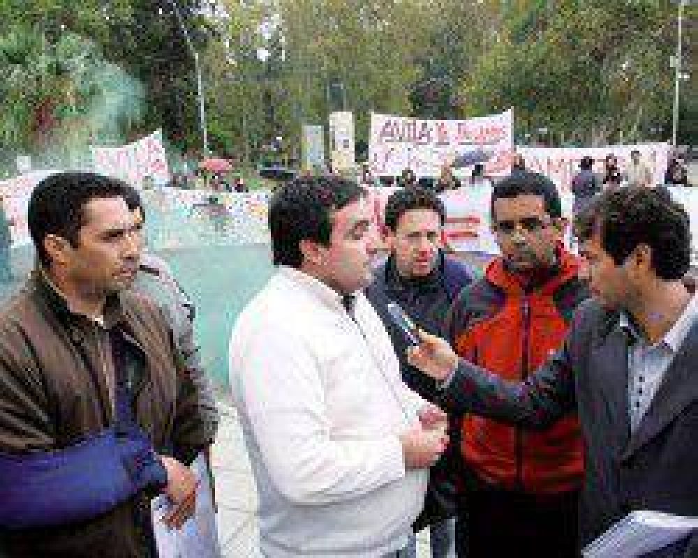 Adjudicatarios del barrio Amecom reclamaron en la Legislatura