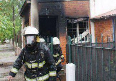 Voraz incendio consumi� una vivienda