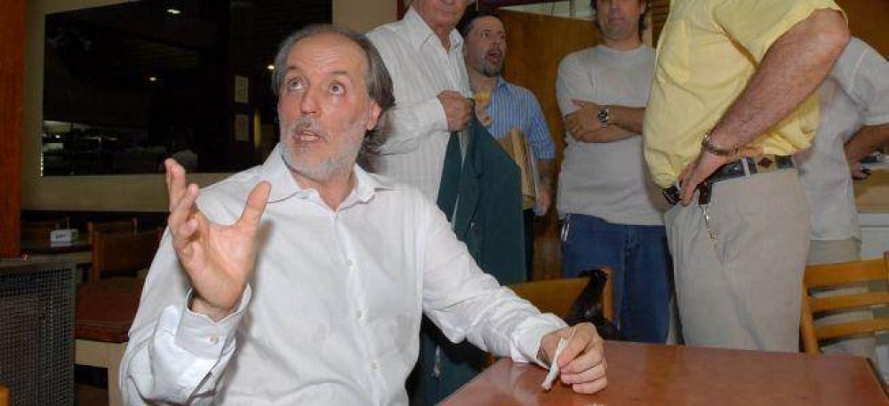 El peronista Amor se rebela a Cabandi� y elogia al papa Francisco