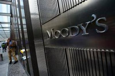 La agencia Moody's les baj� la nota a los bonos de la deuda