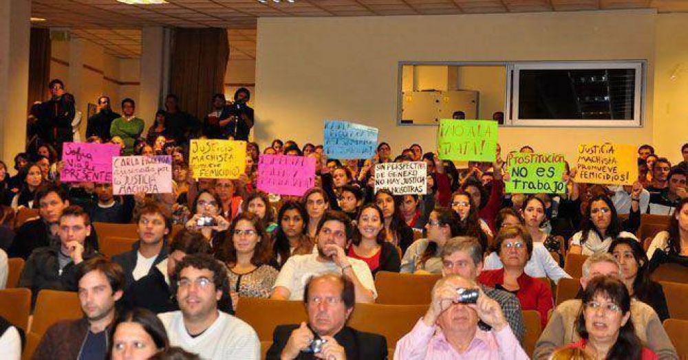 Escrache a Zaffaroni en la UNLPam